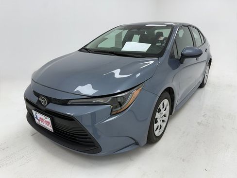 Used 2023 Toyota Corolla LE image 4