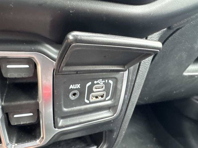Used 2022 Jeep Wrangler Unlimited Sahara AWD/4WD image 13