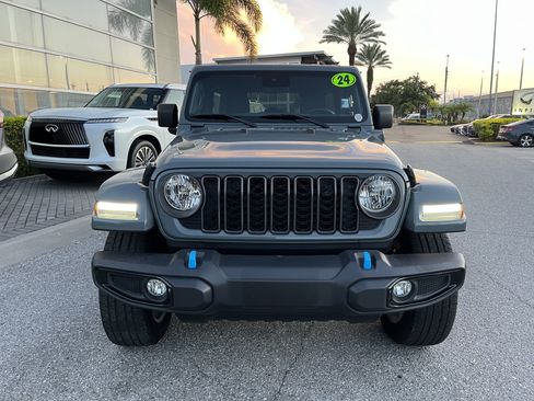 Used 2024 Jeep Wrangler Unlimited w/ Convenience Group AWD/4WD image 11