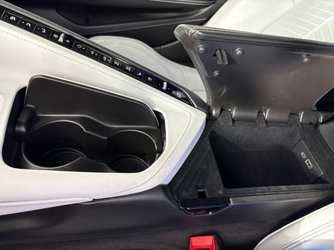 Used 2024 Chevrolet Corvette Stingray Preferred Cpe w/ Z51 Performance Package RWD image 37