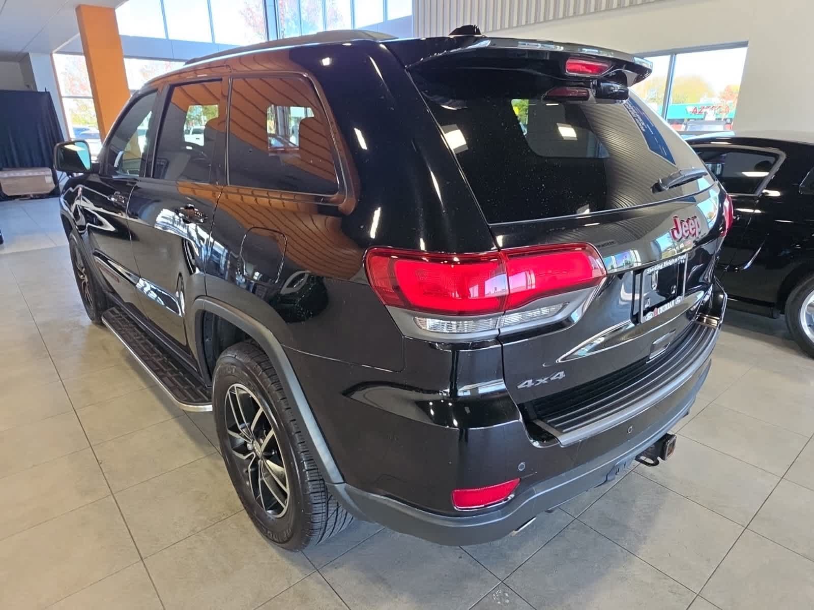 Used 2017 Jeep Grand Cherokee Trailhawk AWD/4WD image 9