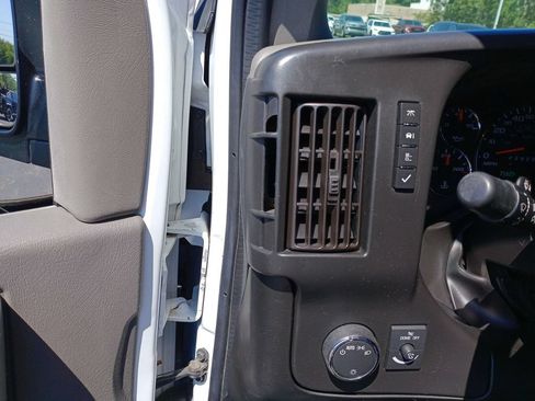 Used 2017 Chevrolet Express 2500 LS RWD image 18