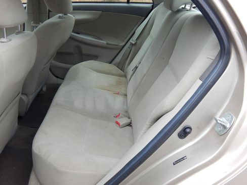 Used 2010 Toyota Corolla image 11