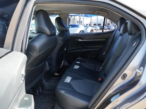 Used 2020 Toyota Camry SE image 17