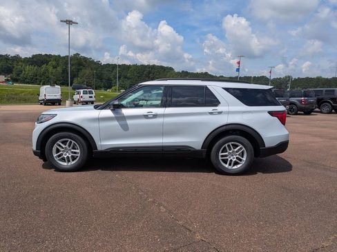 New 2026 Ford Explorer Active w/ Active Comfort Package RWD image 5