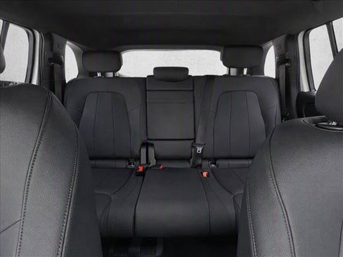 Used 2026 Mercedes-Benz GLB 250 image 28