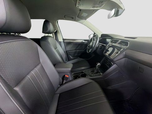 Used 2023 Volkswagen Tiguan SE FWD image 31