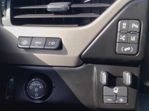 Used 2015 GMC Yukon Denali w/ Premium Package image 16