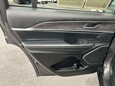 Used 2022 Jeep Grand Cherokee L Limited image 23