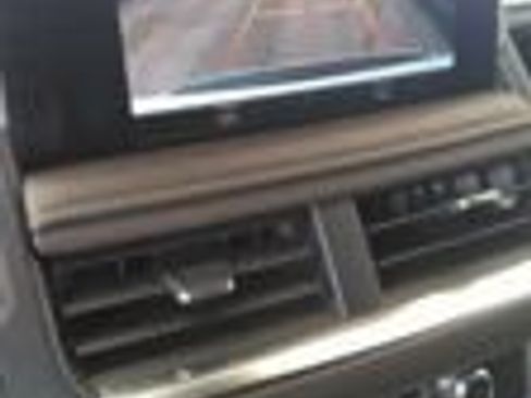 Used 2024 GMC Yukon XL SLT RWD image 23