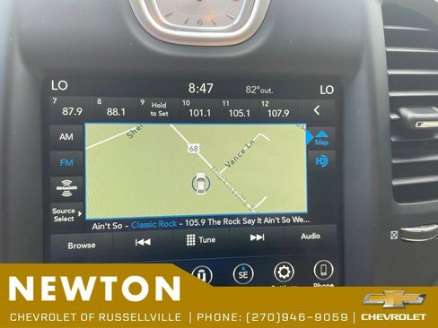 Used 2023 Chrysler 300 Touring L w/ Popular Equipment Group RWD image 10