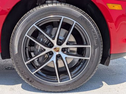 Certified 2025 Porsche Macan AWD/4WD image 12
