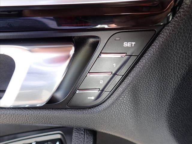 Used 2018 Porsche Macan AWD/4WD image 17
