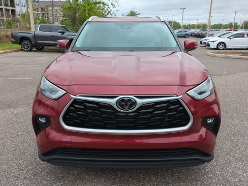 Used 2023 Toyota Highlander XLE image 9