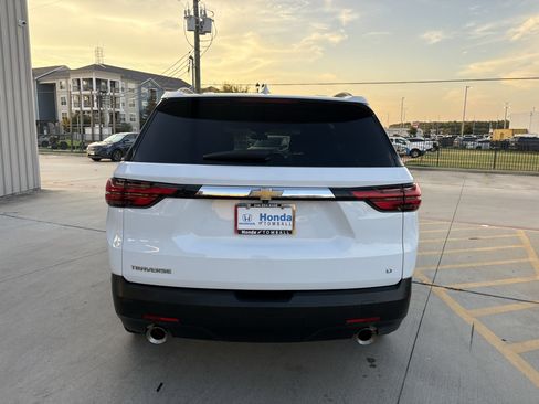 Used 2023 Chevrolet Traverse LT FWD image 7