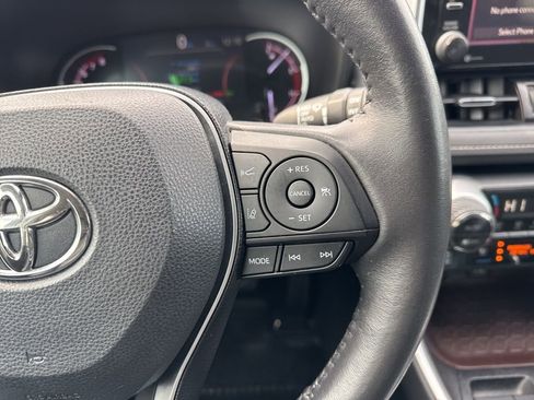 Used 2019 Toyota RAV4 Limited image 16