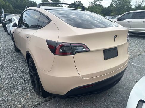 Used 2022 Tesla Model Y Long Range AWD/4WD image 5