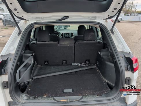 Used 2017 Jeep Cherokee Sport AWD/4WD image 15
