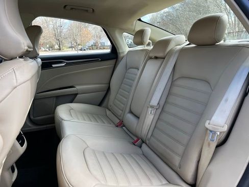 Used 2016 Ford Fusion SE w/ Equipment Group 202A image 17