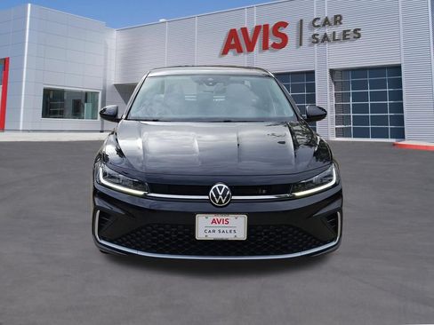 Used 2025 Volkswagen Jetta SE FWD image 10