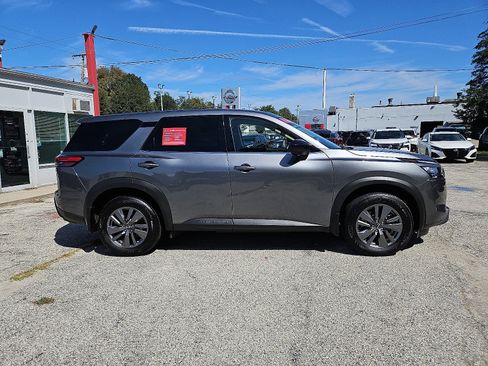 Certified 2024 Nissan Pathfinder S image 7