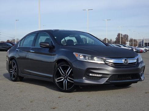 Used 2017 Honda Accord Sport Special Edition image 2