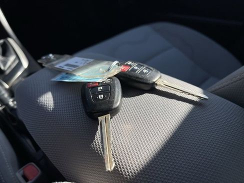 Used 2016 Toyota Corolla LE image 17