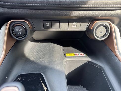 Used 2024 Toyota Grand Highlander AWD Hybrid image 23