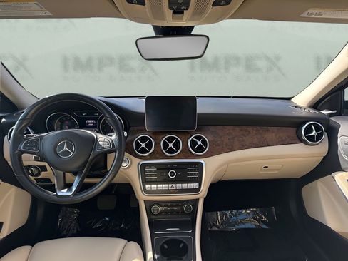 Used 2020 Mercedes-Benz GLA 250 4MATIC w/ Premium Package image 13