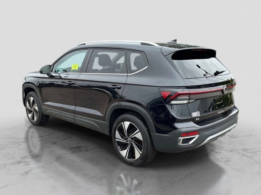 Certified 2025 Volkswagen Taos SE AWD/4WD image 5