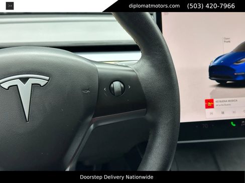 Used 2022 Tesla Model Y Long Range image 33