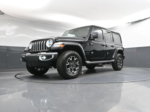 Used 2025 Jeep Wrangler Sahara image 28