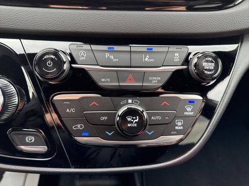 New 2026 Chrysler Voyager LX image 38