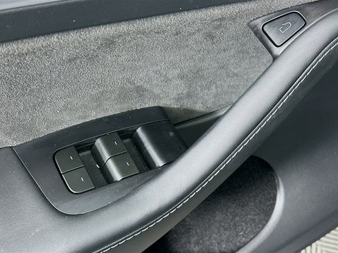 Used 2024 Tesla Model Y Long Range image 15