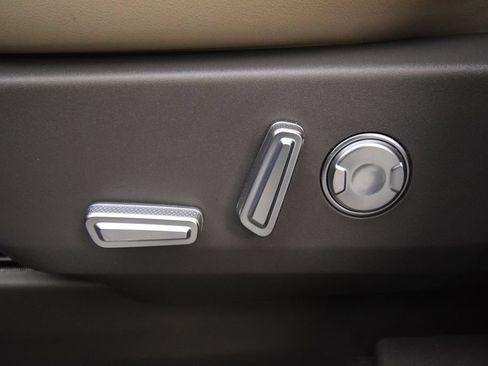Used 2024 Lincoln Nautilus Premier AWD/4WD image 28