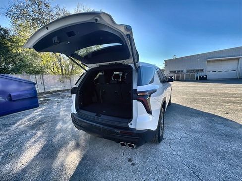 Used 2024 Chevrolet Traverse LS image 26