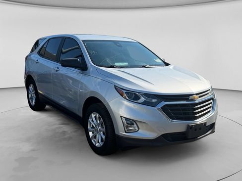 Used 2020 Chevrolet Equinox LS w/ LS Convenience Package AWD/4WD image 12
