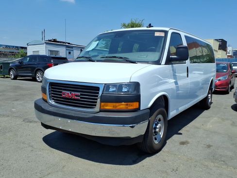 Used 2025 GMC Savana 3500 LT w/ LT Preferred Equipment Group RWD image 3