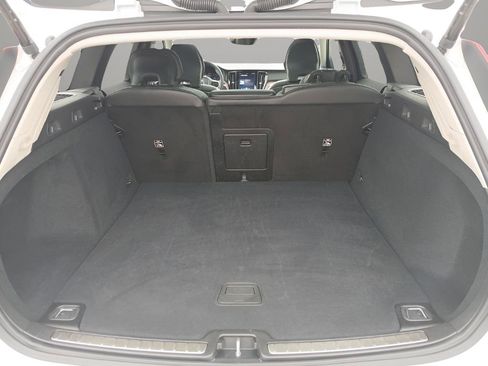 Used 2025 Volvo V60 B5 Cross Country Plus AWD/4WD image 9
