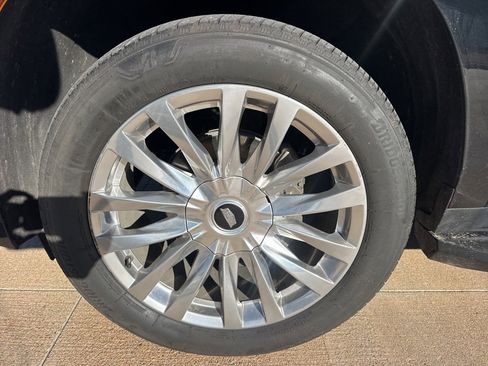 Used 2023 Cadillac Escalade ESV Premium Luxury image 6