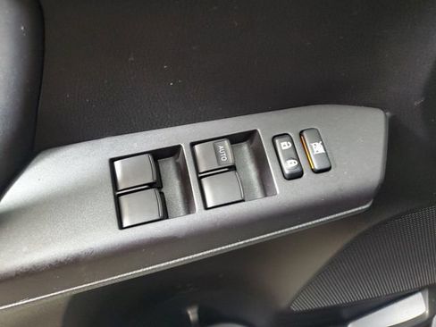 Used 2018 Toyota RAV4 XLE AWD/4WD image 17
