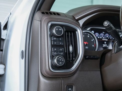 Used 2020 Chevrolet Silverado 2500 LTZ w/ LTZ Premium Package image 47