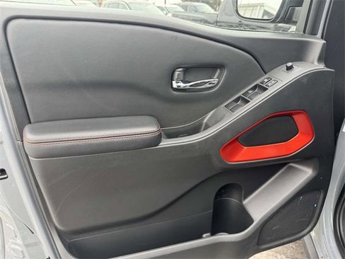 Used 2025 Nissan Frontier PRO-4X image 15