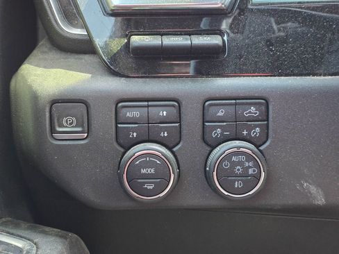 Used 2022 Chevrolet Silverado 1500 High Country w/ Technology Package AWD/4WD image 24