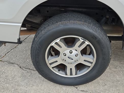 Used 2010 Ford F150 XLT image 5