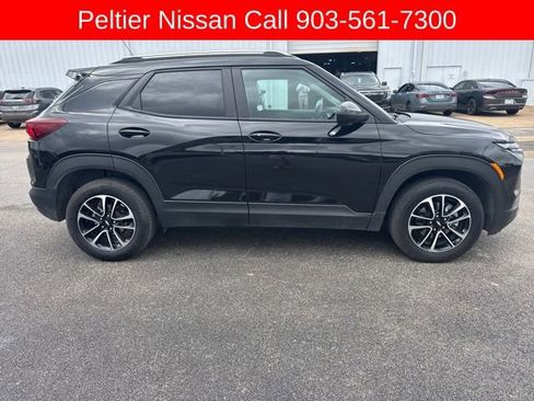 Used 2025 Chevrolet TrailBlazer LT image 2