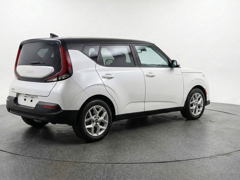 Used 2025 Kia Soul LX w/ LX Technology Package FWD image 9