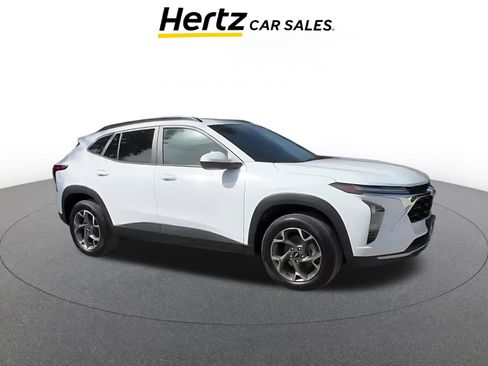 Used 2025 Chevrolet Trax LT FWD image 1