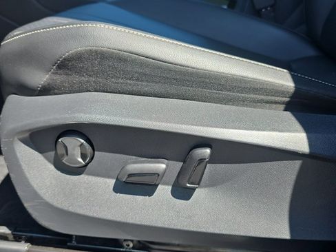 Used 2023 Volkswagen Tiguan SE R-Line image 18