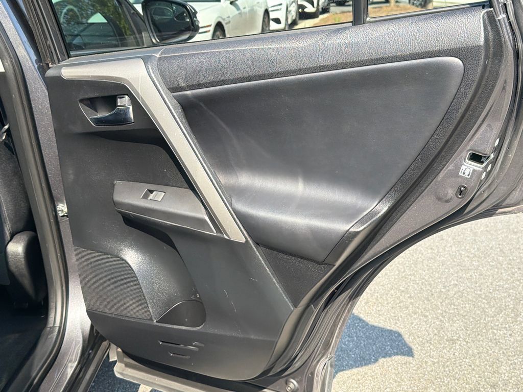 Used 2016 Toyota RAV4 XLE AWD/4WD image 18